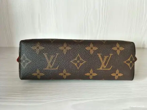 POUCH COSMETIC LOUIS VUITTON 0413